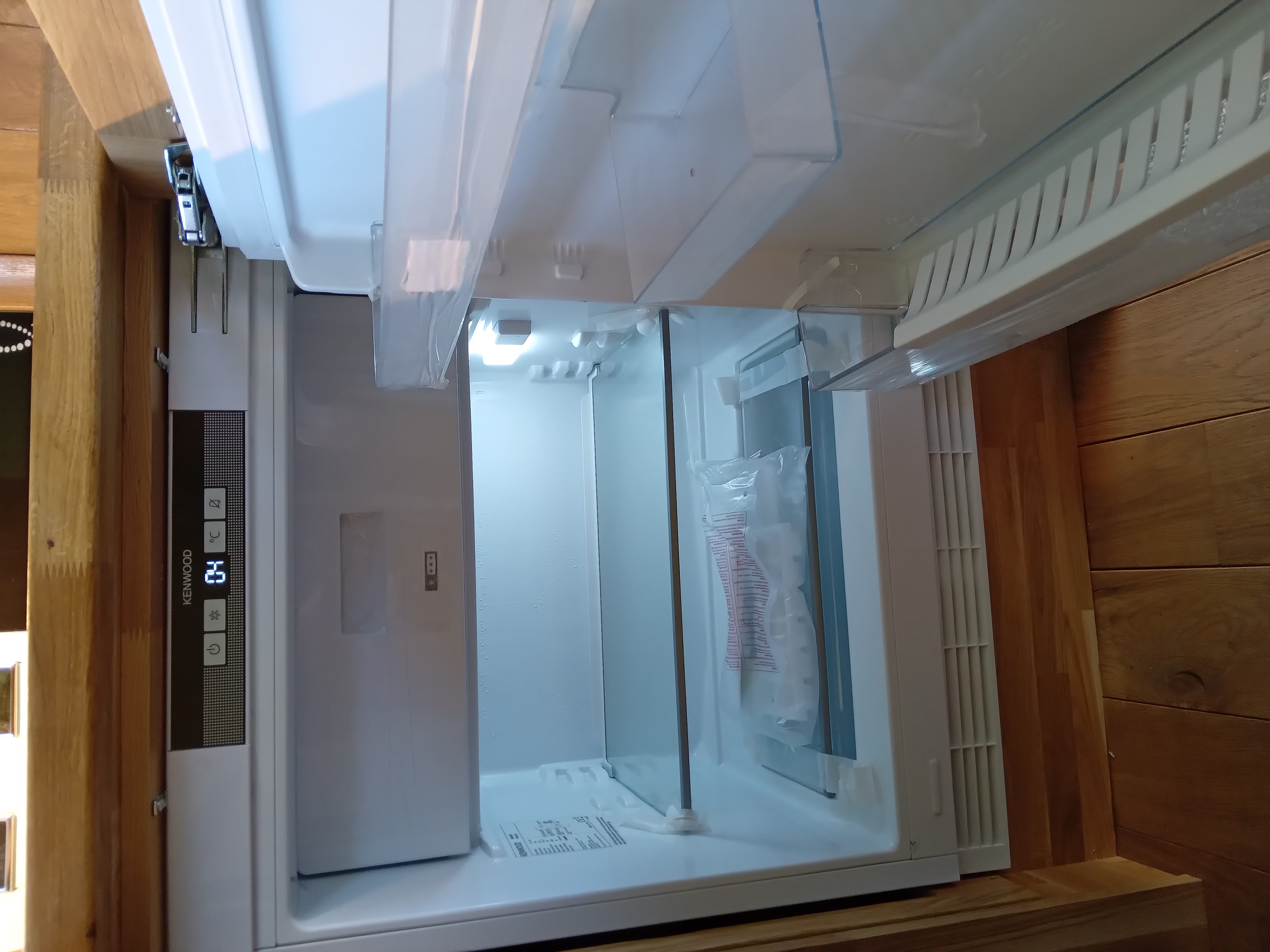 A6E1D556-0585-4C02-9445-2E0054F8FBD6